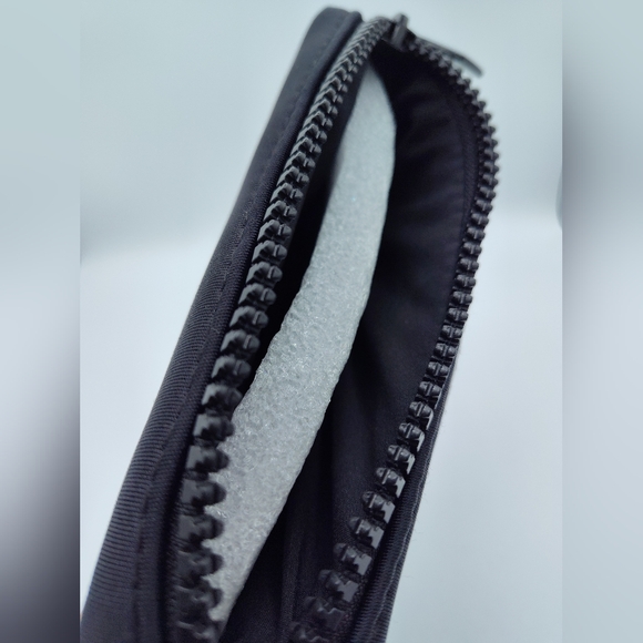 CHANEL Neoprene Black Beauty Pouch w Box VIP GWP Makeup Tech Bag NIB - Picture 3 of 10